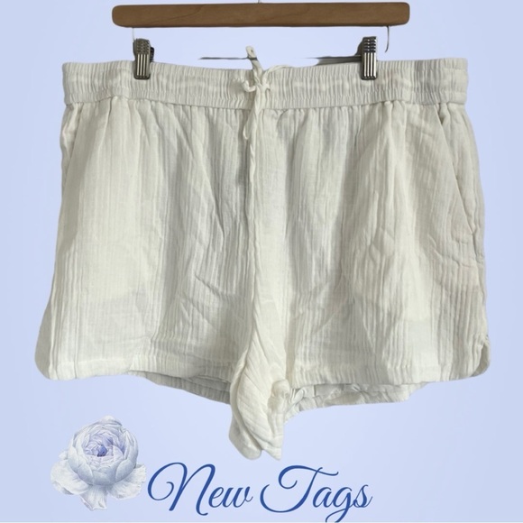 NWT H&M Women’s White Lined Textured Shorts with a Drawstring & Pockets … - Picture 1 of 3